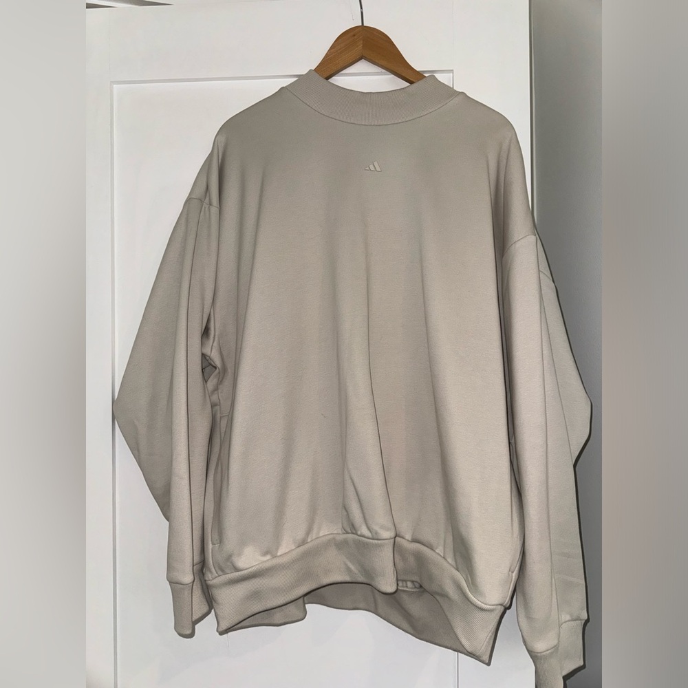 New never worn cream adidas basketball crewneck.  SZ Large